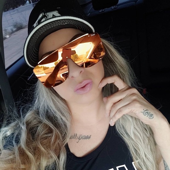 Quay Australia x LIZZO Hold for Applause - Picture 9 of 10